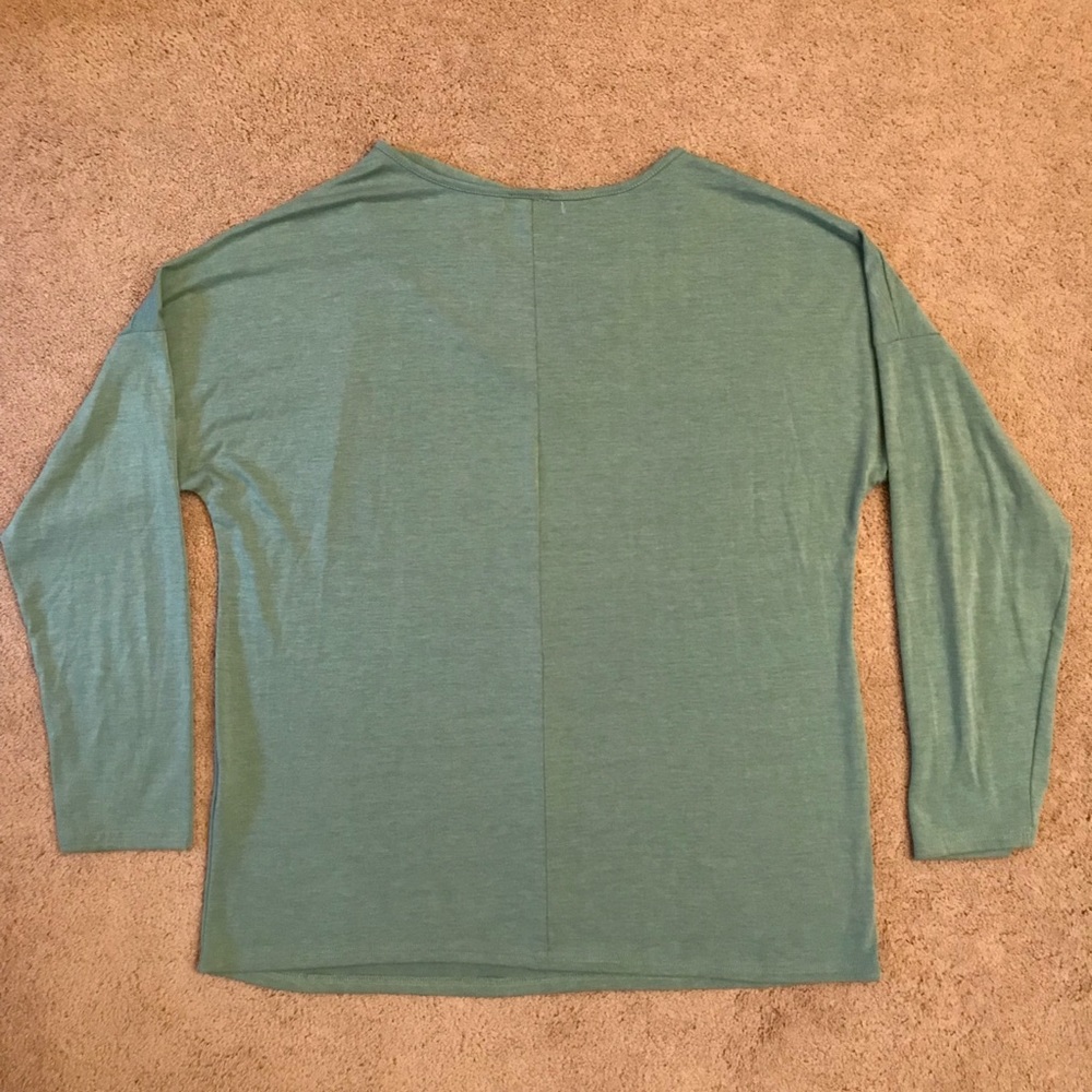 Noracora Sage Green Long Sleeve Top Women Size XL Floral Print Faux Wood Buttons - Picture 3 of 8